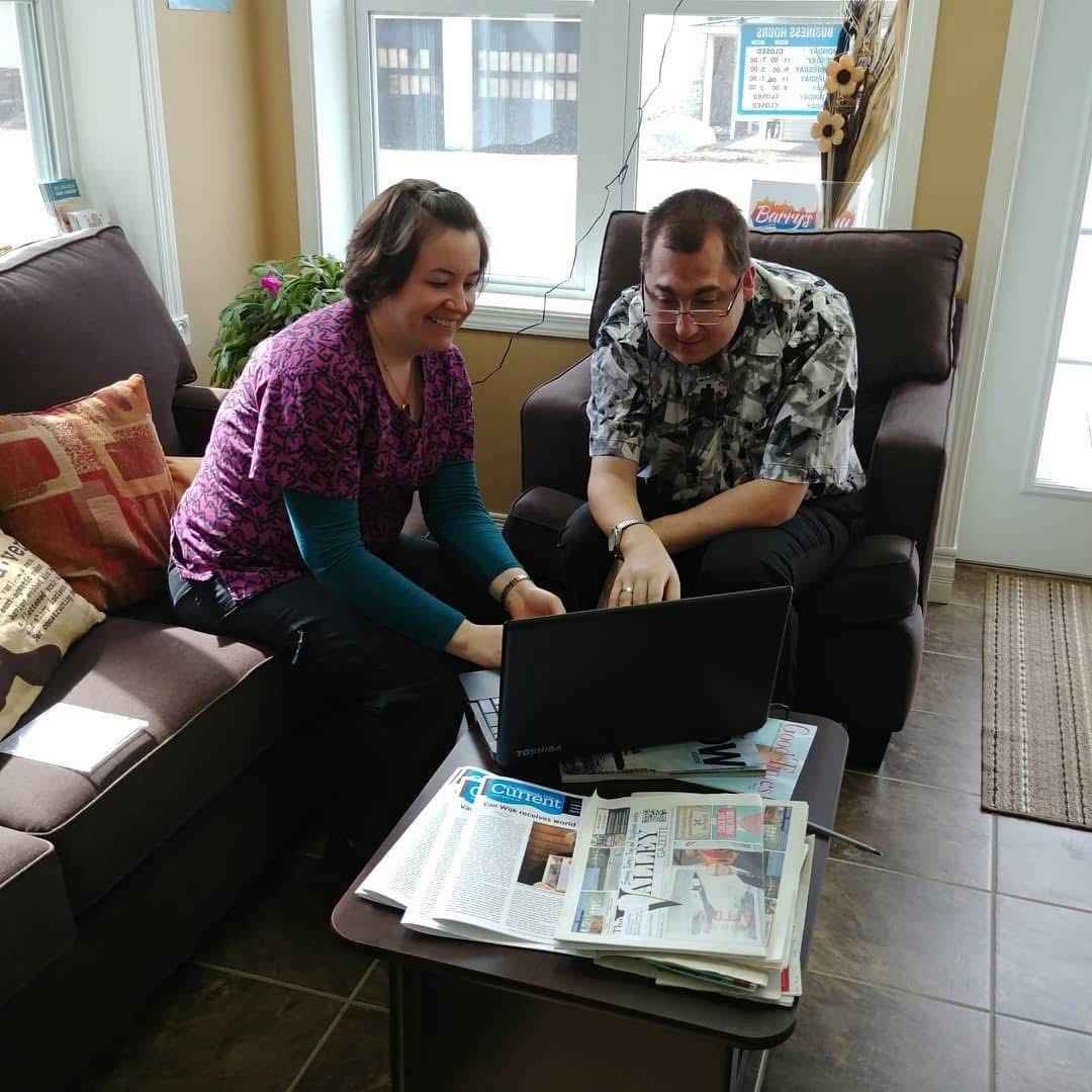Travis Richards working with a client